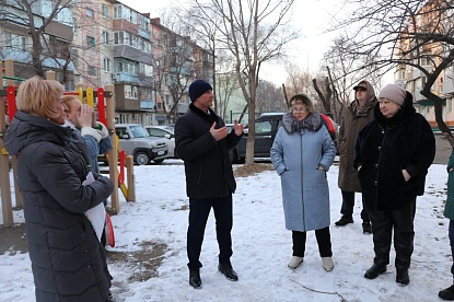 «Семь раз отмерь, один – отрежь»: депутат Андрей Подоплелов обсудил с жителями предстоящее благоустройство дворов