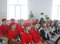 Молодёжь Уссурийска знакомится с основным документов нашей страны