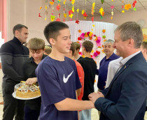 Накануне Дня отца: депутаты провели встречу с представителями подрастающего поколения