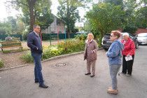 Конструктивный диалог с жителями: Илья Гаврилов взял обращения на личный контроль