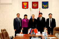Китайская делегация поздравила Уссурийск с наступающим Днем Победы
