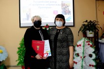 Анна Павлова вручила награды Думы лучшим «Серебряным волонтерам» 2021 года
