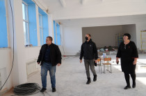 Депутаты Думы Уссурийска проверили ход строительных работ в школах округа