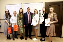 Авторам лучших сочинений «Приморский политик - кто он?» вручены награды Думы