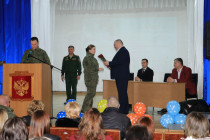 За крепкой броней – хрупкое сердце: с 8 Марта поздравили женщин-военнослужащих