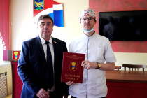 Спасибо за улыбки! Александр Черныш поздравил врачей Уссурийской стоматологической поликлиники