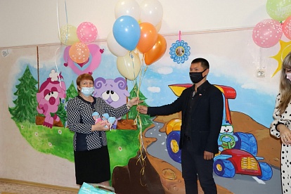 Депутаты Уссурийска поздравили детей, оставшихся без попечения родителей, с Днем защиты детей