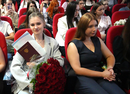 Торжественное вручение дипломов: первый выпуск новых педагогических направлений в филиале ВВГУ в Уссурийске