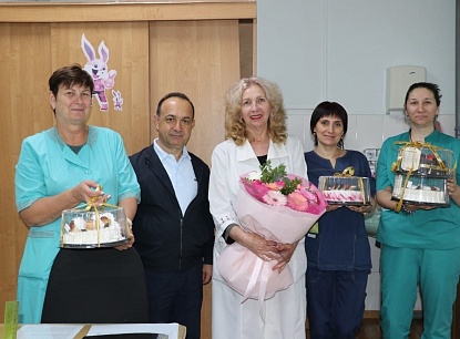 «Наши врачи — настоящие герои»! Медики принимали поздравления с профессиональным праздником