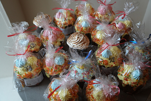 Время, когда важно проявить заботу: депутаты Думы поздравили семьи участников СВО с Пасхой