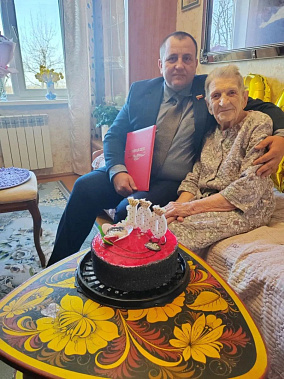 Связь поколений и живая история: депутаты поздравили заслуженных  ветеранов с юбилеями