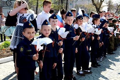  Голуби мира взлетели в небо над Уссурийском