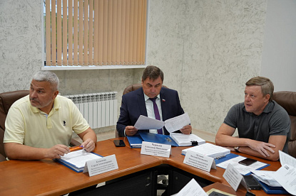 Благоустройство и ремонт: распределение бюджета обсудили на заседании постоянной комиссии Думы