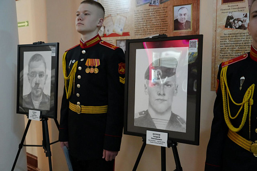 В Уссурийске состоялось открытие художественной выставки «Портрет Героя»