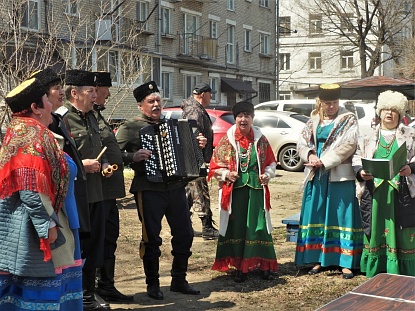 Субботник под звуки гармони