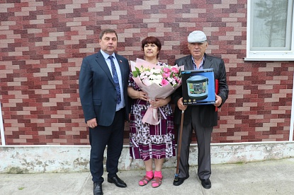 Счастливы вместе: семью Рыдаевых поздравил председатель Думы УГО