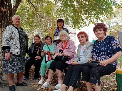 «Душою молоды всегда»: депутаты поздравили уссурийцев с Днем пожилых людей