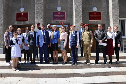 Народные избранники сели за круглый стол со школьниками Уссурийска