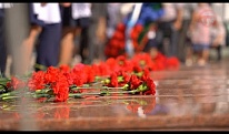 Возложение цветов к Вечному Огню прошло в годовщину 77-летия со дня окончания Второй Мировой Войны