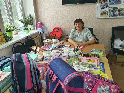 За парту – в полной готовности. Депутат Анна Павлова помогает школьникам из малоимущих семей