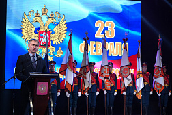 Торжество в уссурийском Доме офицеров: с праздником, защитники!