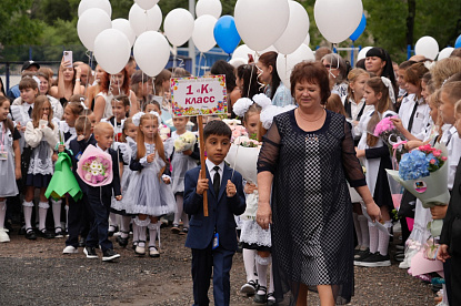 Депутаты поздравили юных уссурийцев с Днем знаний