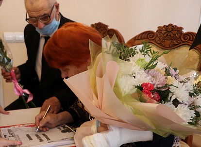 Еще одна семья Уссурийска получила  почетный знак «Семейная доблесть»