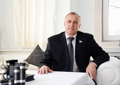Поздравление главы Уссурийского городского округа Н. Рудь с Днем государственного флага Российской Федерации