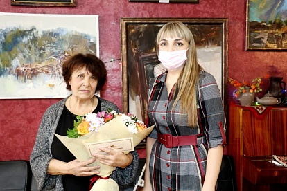 Ирина Казанцева поздравила Почетного гражданина  Аллу Гринченко с днем рождения