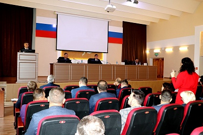 Ремонт дорог, дворов и строительство жилья: депутаты заслушали годовой отчет главы городского округа